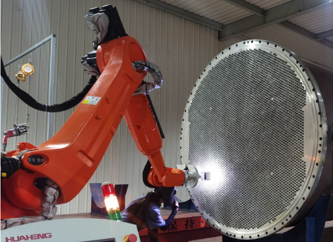 机械人管板焊接.png